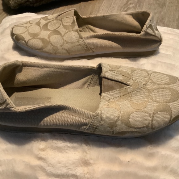 Coach Slip On Walking Shoes - Picture 4 of 5